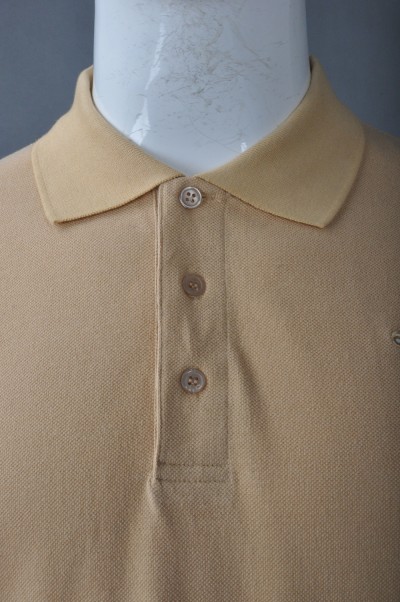 P741 來樣訂造Polo恤款式   設計長袖Polo恤款式  名牌扣  自訂淨色Polo恤款式   Polo恤製造商    米黃色 細節-3